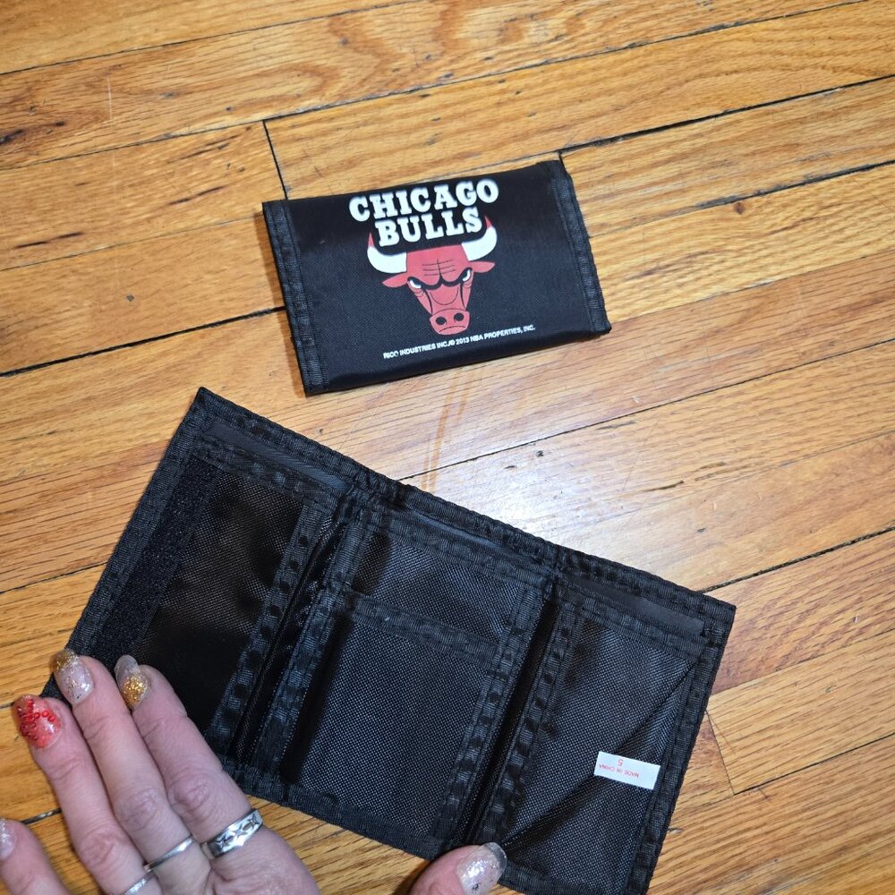 Chicago Bulls Basketball NBA RETRO THROWBACK Oldschool Tri-Fold Wallet   5" Tri-